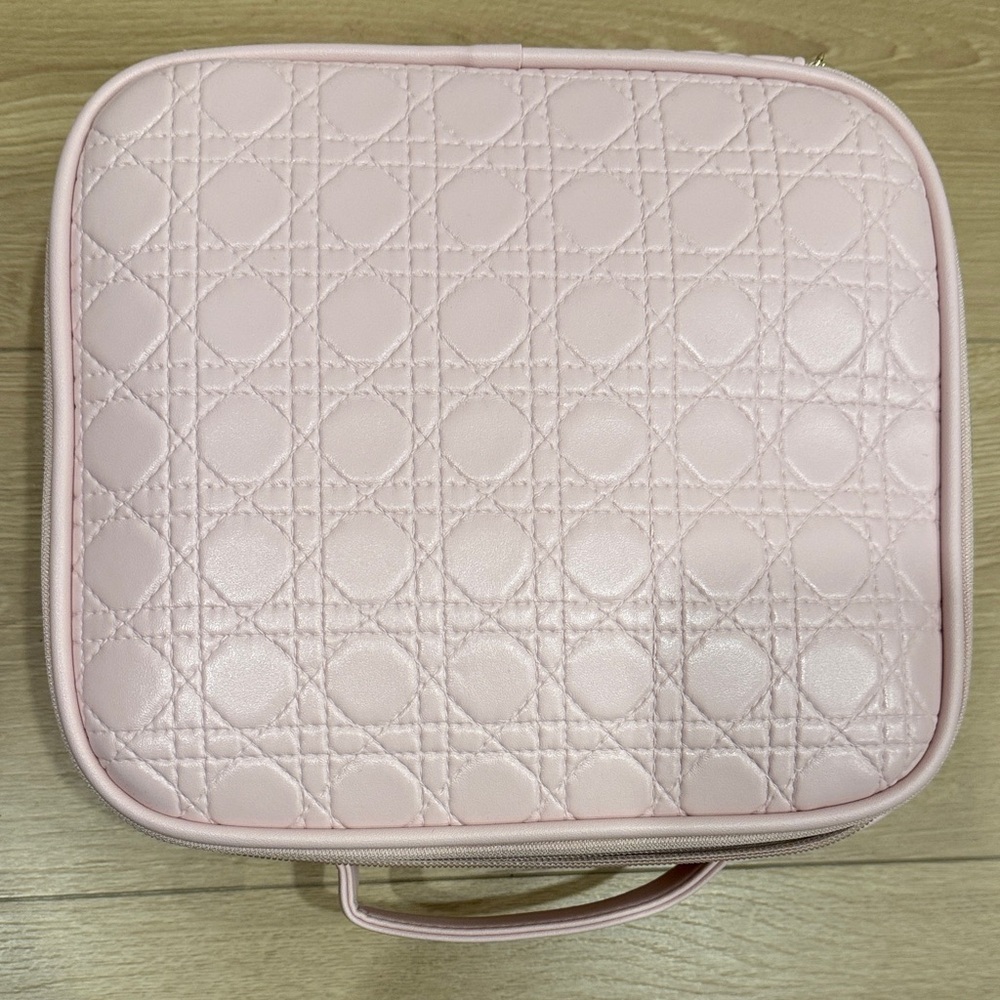 ✨Host pick✨Cle de Peau  Light Pink Make Up Box